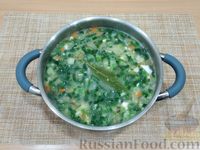 Фото приготовления рецепта: Суп с рисом, черемшой и яйцами - шаг №17