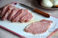 Фото приготовления рецепта: Свиные отбивные с яблоками и моцареллой (в духовке) - шаг №2