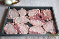 Фото приготовления рецепта: Свиные отбивные с яблоками и моцареллой (в духовке) - шаг №3