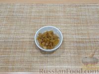 Фото приготовления рецепта: Сырники с рисом, яблоком и изюмом - шаг №4
