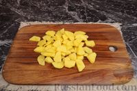Фото приготовления рецепта: Караси, запечённые с картофелем, помидором и лимоном - шаг №5