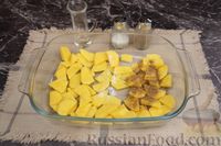 Фото приготовления рецепта: Караси, запечённые с картофелем, помидором и лимоном - шаг №14