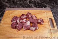 Фото приготовления рецепта: Свинина, тушенная в томатном соке со свёклой - шаг №2