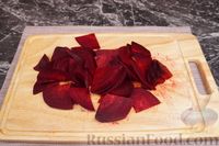 Фото приготовления рецепта: Свинина, тушенная в томатном соке со свёклой - шаг №6