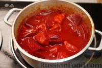 Фото приготовления рецепта: Свинина, тушенная в томатном соке со свёклой - шаг №10