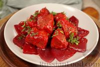 Фото приготовления рецепта: Свинина, тушенная в томатном соке со свёклой - шаг №12