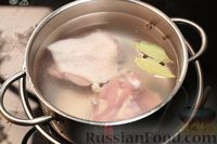 Фото приготовления рецепта: Куриный суп с чечевицей и яйцами - шаг №2