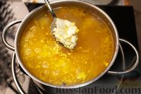 Фото приготовления рецепта: Куриный суп с чечевицей и яйцами - шаг №12
