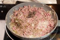 Фото приготовления рецепта: Заливной пирог на кефире, с мясным фаршем - шаг №5