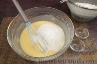 Фото приготовления рецепта: Сладкий пирог на кефире, с творожными шариками - шаг №4