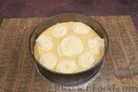 Фото приготовления рецепта: Сладкий пирог на кефире, с творожными шариками - шаг №9