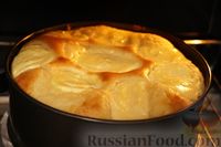 Фото приготовления рецепта: Сладкий пирог на кефире, с творожными шариками - шаг №10