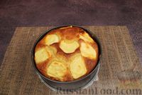 Фото приготовления рецепта: Сладкий пирог на кефире, с творожными шариками - шаг №11