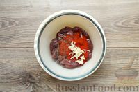 Фото приготовления рецепта: Говяжья печень в томатном соусе с мёдом - шаг №3