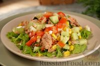 Фото к рецепту: Салат с тунцом, кукурузой, овощами и яйцом