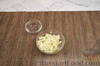 Фото приготовления рецепта: Салат с тунцом, кукурузой, овощами и яйцом - шаг №6
