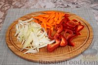 Фото приготовления рецепта: Картошка, тушенная с курицей в томатном соусе - шаг №3