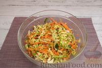 Фото приготовления рецепта: Салат с редиской, капустой, морковью и яичными блинчиками - шаг №14