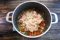 Фото приготовления рецепта: Томатный суп с вермишелью и мясным фаршем - шаг №8