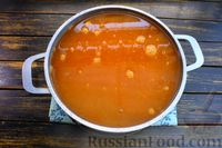 Фото приготовления рецепта: Томатный суп с вермишелью и мясным фаршем - шаг №14