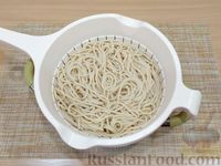 Фото приготовления рецепта: Спагетти с фасолью, беконом и сыром фета - шаг №10