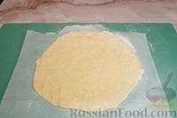 Фото приготовления рецепта: Пирог с яйцом, сыром и зеленью, на кефире - шаг №12