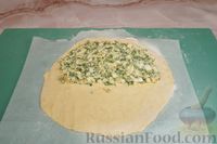 Фото приготовления рецепта: Пирог с яйцом, сыром и зеленью, на кефире - шаг №13