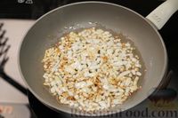 Фото приготовления рецепта: Макароны с грибами и помидорами в сметанном соусе - шаг №4