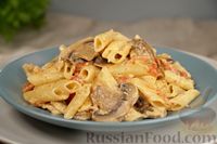 Фото приготовления рецепта: Макароны с грибами и помидорами в сметанном соусе - шаг №15