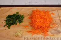 Фото приготовления рецепта: Куриный суп с овощами и яйцами - шаг №4