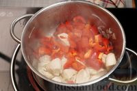 Фото приготовления рецепта: Куриный суп с овощами и яйцами - шаг №7