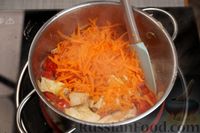 Фото приготовления рецепта: Куриный суп с овощами и яйцами - шаг №8