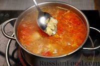 Фото приготовления рецепта: Куриный суп с овощами и яйцами - шаг №11