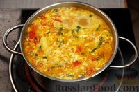 Фото приготовления рецепта: Куриный суп с овощами и яйцами - шаг №15