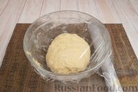 Фото приготовления рецепта: Пирог на кефире, с черемшой и яйцом - шаг №6