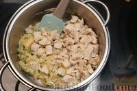 Фото приготовления рецепта: Слоёные мини-пироги с курицей в белом соусе - шаг №13