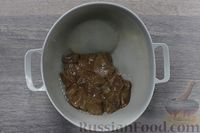 Фото приготовления рецепта: Жюльен из говяжьей печени, с грибами и сметаной - шаг №5