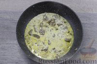 Фото приготовления рецепта: Жюльен из говяжьей печени, с грибами и сметаной - шаг №10
