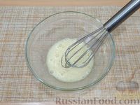 Фото приготовления рецепта: Кокосово-йогуртовый кекс в кружке (в микроволновке) - шаг №3
