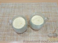 Фото приготовления рецепта: Кокосово-йогуртовый кекс в кружке (в микроволновке) - шаг №9