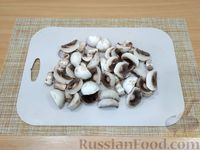 Фото приготовления рецепта: Картофель по-селянски, с беконом, грибами и овощами - шаг №7