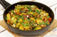 Фото приготовления рецепта: Картофель по-селянски, с беконом, грибами и овощами - шаг №16