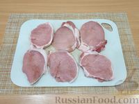 Фото приготовления рецепта: Свиные рулетики с морковно-луковой начинкой - шаг №8