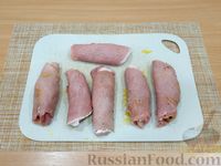Фото приготовления рецепта: Свиные рулетики с морковно-луковой начинкой - шаг №14