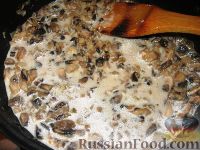 Фото приготовления рецепта: Голубцы с курицей, булгуром и грибами - шаг №10