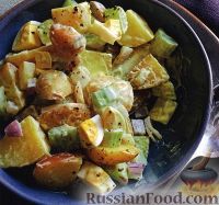 Фото к рецепту: Картофельный салат с сельдереем, луком и яйцом
