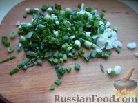 Фото приготовления рецепта: Яичный салат с редисом - шаг №3
