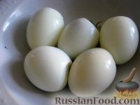 Фото приготовления рецепта: Яичный салат с редисом - шаг №1