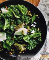 Фото к рецепту: Салат из капусты кале и листьев свеклы