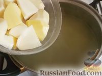 Фото приготовления рецепта: Суп из форели с картофелем - шаг №9